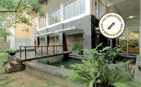University Hotel Yogyakarta Exterior photo
