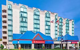 Ramada By Wyndham Niagara Falls/Fallsview Exterior photo