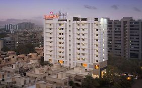 Отель Ramada Ахмедабад Exterior photo