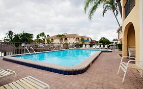 Oyo Waterfront Hotel- Cape Coral Fort Myers, Fl Exterior photo