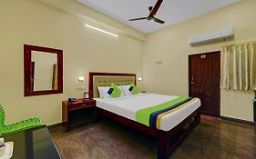 Treebo Trend Grace Inn 3 Min Walk From Promenade Beach Pondicherry Exterior photo