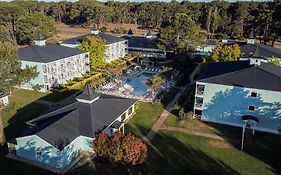 Howard Johnson Hotel & Convention Center Madariaga - Carilo Exterior photo