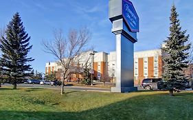 Hampton Inn & Suites By Hilton Calgary-Airport Exterior photo