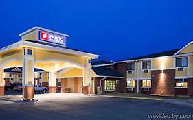 Fargo Inn And Suites Exterior photo