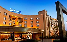 Отель Radisson Blu Plaza Delhi Airport Нью-Дели Exterior photo