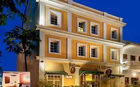 The Richmond Hotel Pondicherry Exterior photo