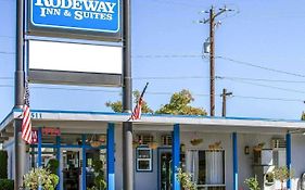 Rodeway Inn & Suites Roseburg Exterior photo