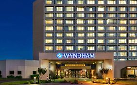 Wyndham Tulsa Hotel Exterior photo