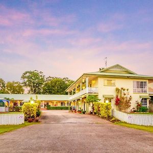 Yungaburra Park Motel Exterior photo