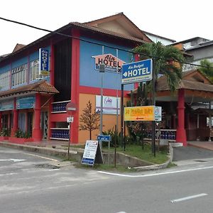 Kuala Besut Jetty Budget Hotel Ain - In Front Of Kuala Besut Jetty Exterior photo
