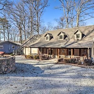 The Captains Quarters In Rogers With Covered Porch! Exterior photo