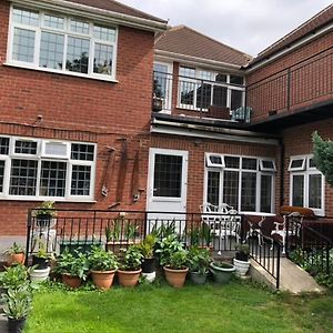 1-Bed Unit 10 Minute Drive From Hellfire Caves Villa High Wycombe Exterior photo