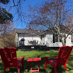 Cozy Chalet Near The Beach Shediac Exterior photo