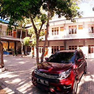 Pondok Wisata Dan Restoran Elim Hotel Waingapu Exterior photo