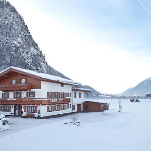 Gastehaus Luxner Hotel Strass im Zillertal Exterior photo