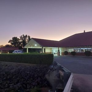 Emerald Explorers Inn Exterior photo