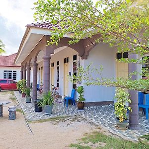 Desa Besut Inn Kampung Kuala Besut Exterior photo