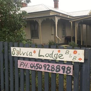 Sylvia Lodge A Step Back In Time Pet Friendly Homestay Orbost Exterior photo