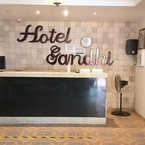 Oyo Hotel Gandhi Chetumal Exterior photo