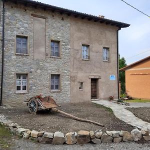 La Casa Di Lillia Hotel Castelnovo ne' Monti Exterior photo