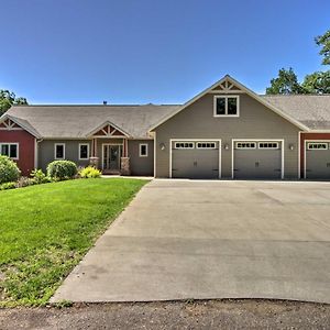 Luxe Lake Latoka Home With Dock, Hot Tub And Game Room Alexandria Exterior photo