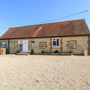 Stable Cottage Newport  Exterior photo