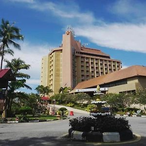 Primula Beach Hotel Kuala Terengganu Exterior photo