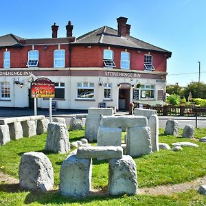 Stonehenge Inn & Shepherd'S Huts Amesbury Exterior photo