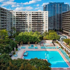 Trendy And Adaptable Accommodation In Crystal City Arlington Exterior photo