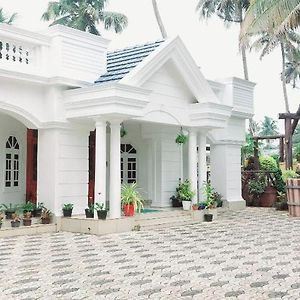 Jinan Palace Guest House Jinan Palace Guest House Nedumbassery Exterior photo