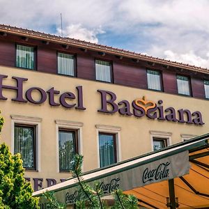 Bassiana Hotel Es Etterem Sarvar Exterior photo