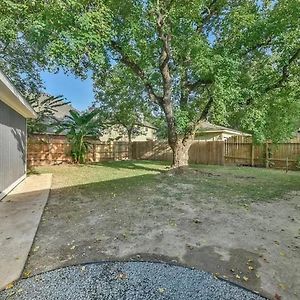 Cozy Updated 3 Bedroom Home Near Iah Airport Houston Exterior photo