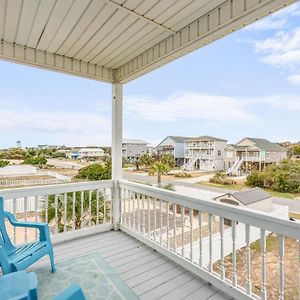 5 Buoys By Oak Island Accommodations Exterior photo