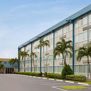 Days Inn By Wyndham Miami International Airport Exterior photo