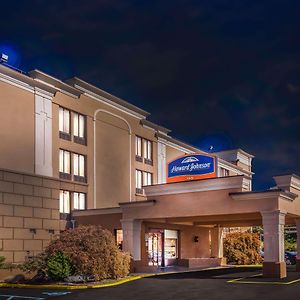 Howard Johnson By Wyndham Suffern Exterior photo