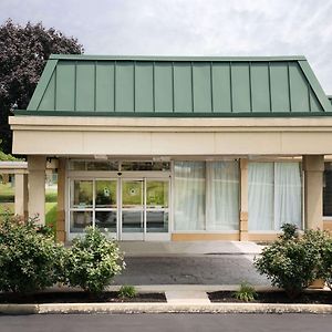 Days Inn & Suites By Wyndham York Exterior photo