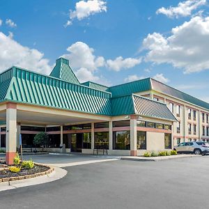 Quality Inn & Suites Olde Town Portsmouth Exterior photo