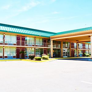 Red Roof Inn & Suites Cave City Exterior photo