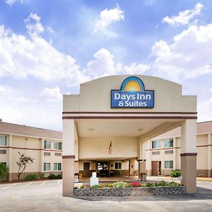 Days Inn & Suites By Wyndham Bridgeport - Clarksburg Exterior photo