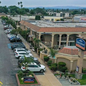 Howard Johnson By Wyndham Buena Park Exterior photo