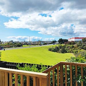 Stunning Townhouse - Walking To Botany Shopping Center Apartment Auckland Exterior photo