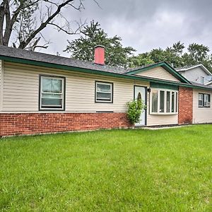 Charming Sauk Village Ranch Home With Fireplace Exterior photo