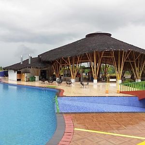 Urbanview Hotel Belitung Lodge Resto & Club House By Reddoorz Simpang Ampat Exterior photo