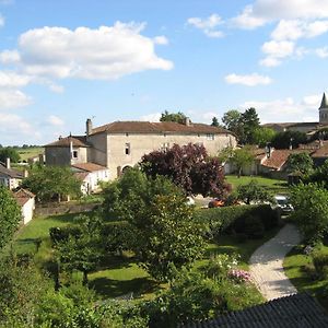 Chambre Renaissance Au Chateau De Champagne-Mouton Exterior photo