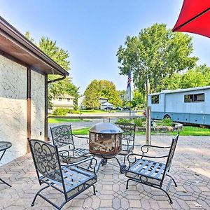 Dog-Friendly Eden Prairie Escape Near Beach! Exterior photo