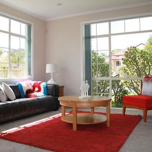 Cheerful 4 Bedrooms Home With Stunning Sunshine Auckland Exterior photo