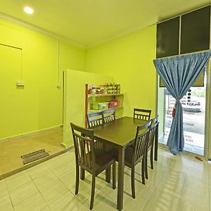 Oyo 90551 Zn Mix Homestay & Roomstay Kampung Raja Exterior photo