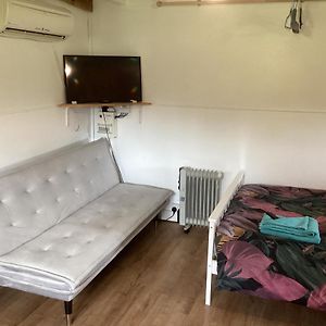 Vigo Retreat Cabin 3 Bed & Breakfast Sevenoaks Exterior photo