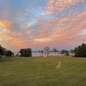 Hillside Estate - 14 Acre Waterfront Log Home On Lake Champlain Grand Isle Exterior photo