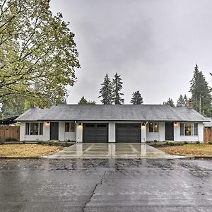Lovely Vancouver Retreat With Home Gym! Exterior photo